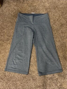 Wide-Leg Lululemon Crop Pants in Gray